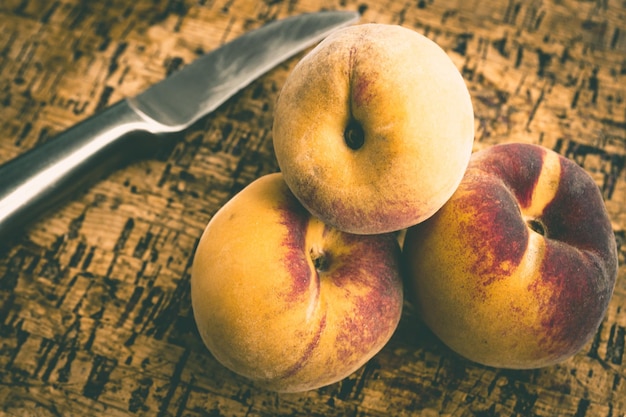 Photo vue rapprochée d'une pomme sur la table