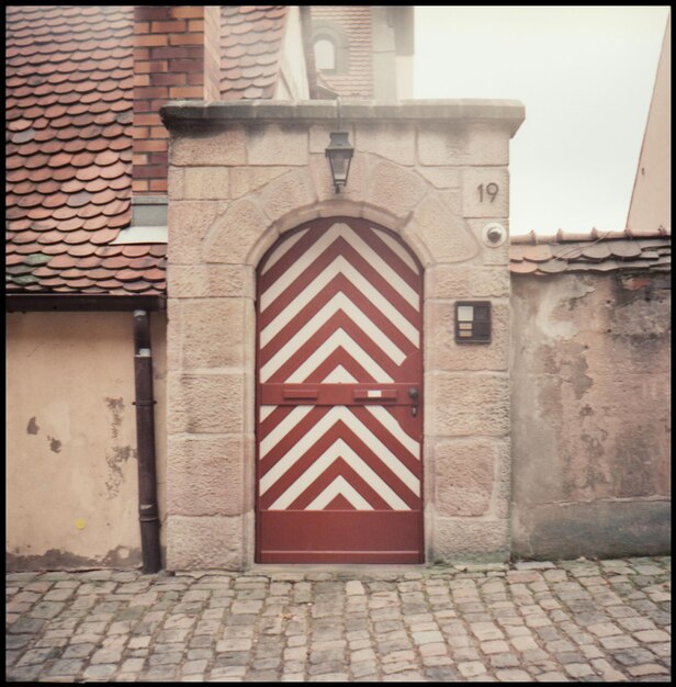 Vue rapprochée d'une porte fermée