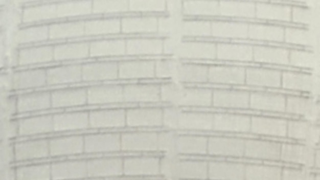 vue rapprochée d'un profil de pneu gris clair Profil de pneu symétrique avec des lignes et des blocs horizontaux