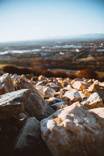 Photo vue rapprochée des rochers contre le ciel