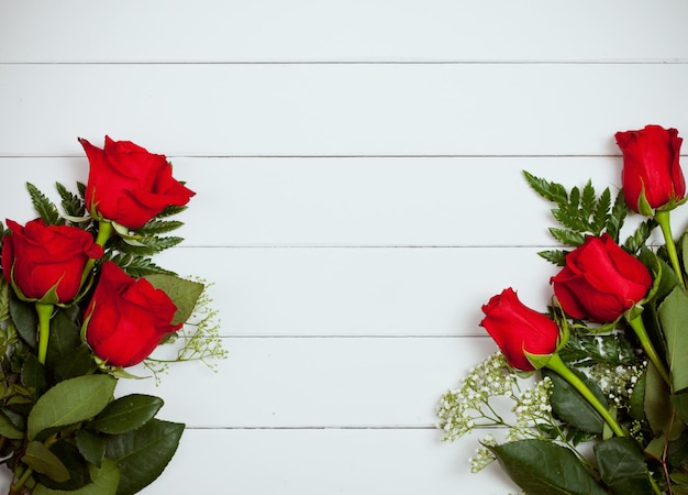 Photo vue rapprochée des roses sur la table