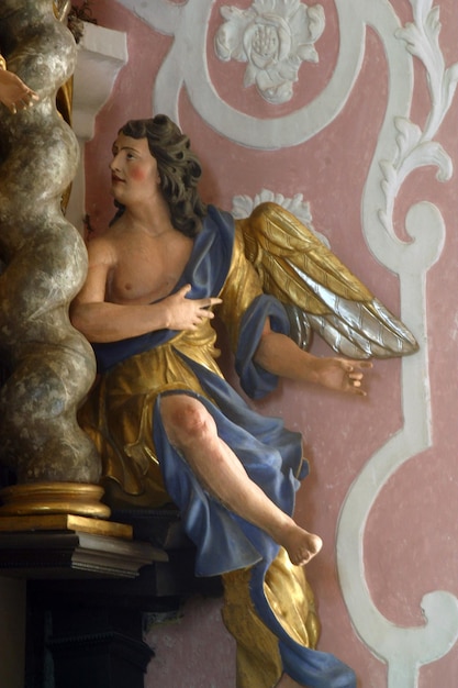 Photo vue rapprochée de la statue d'un ange à l'autel