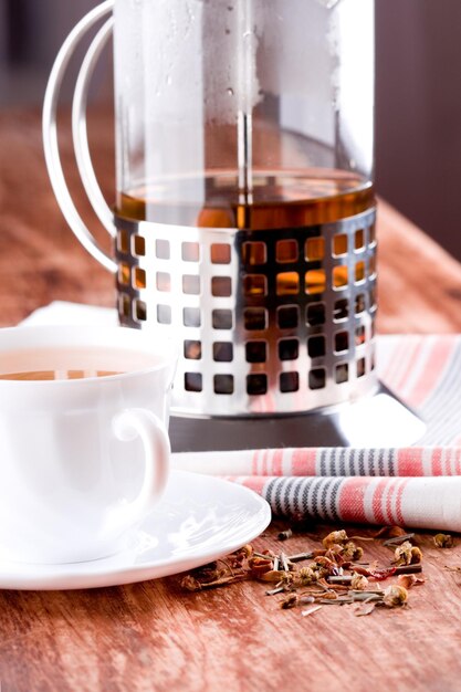 Photo vue rapprochée d'une tasse de café sur la table