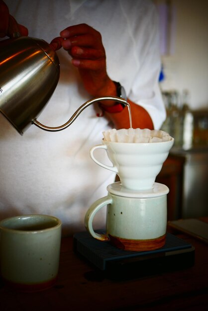 Photo vue rapprochée d'une tasse de café sur la table