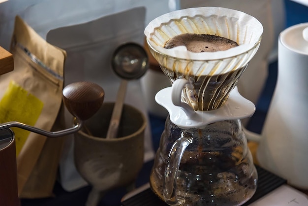 Photo vue rapprochée d'une tasse de café sur la table