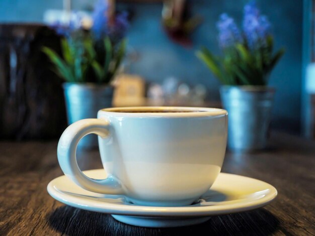 Photo vue rapprochée d'une tasse de café sur la table