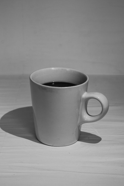 Photo vue rapprochée d'une tasse de café sur la table