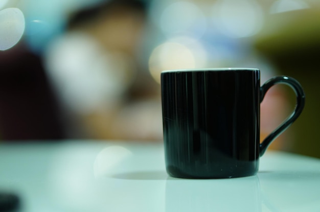 Vue rapprochée d'une tasse de café sur la table