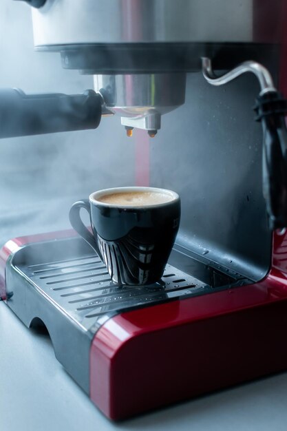 Vue rapprochée d'une tasse de café sur la table