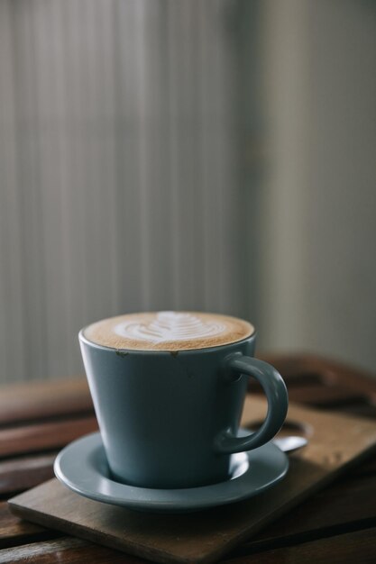 Photo vue rapprochée d'une tasse de café sur la table