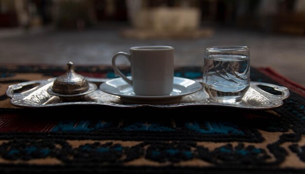 Photo vue rapprochée d'une tasse de café sur la table