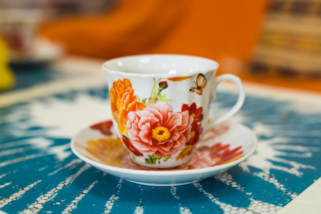 Photo vue rapprochée d'une tasse de thé sur la table