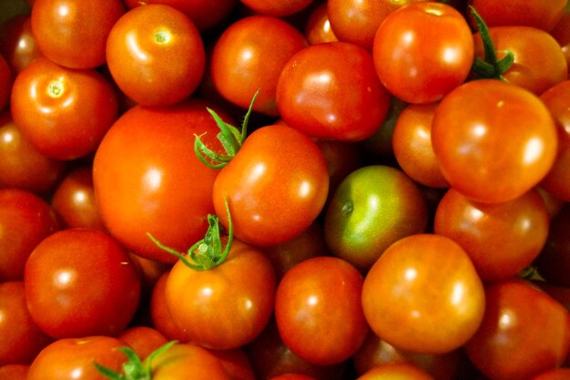 Photo vue rapprochée des tomates sur le marché à vendre