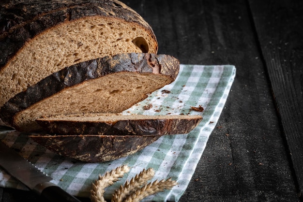 Vue rapprochée des tranches de pain sur la table