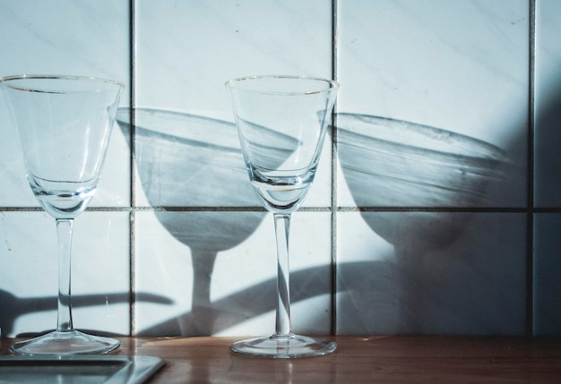 Photo vue rapprochée d'un verre de bière sur la table