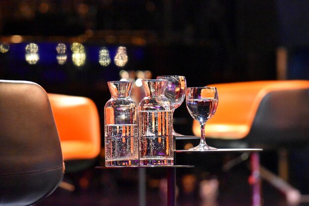 Photo vue rapprochée des verres de vin sur la table