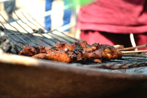 Vue rapprochée de la viande sur le barbecue