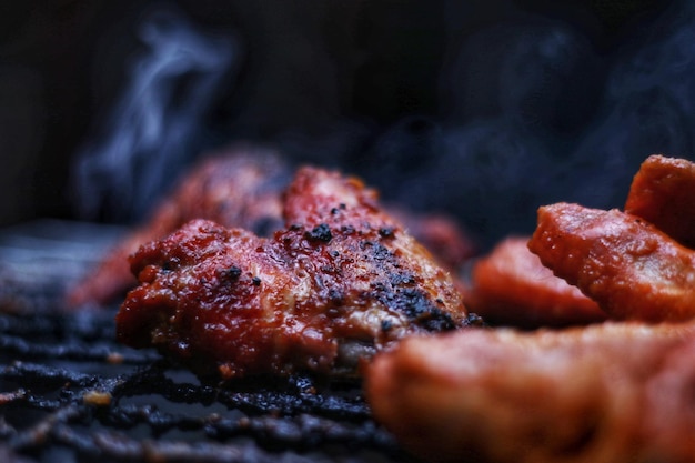 Photo vue rapprochée de la viande sur le barbecue