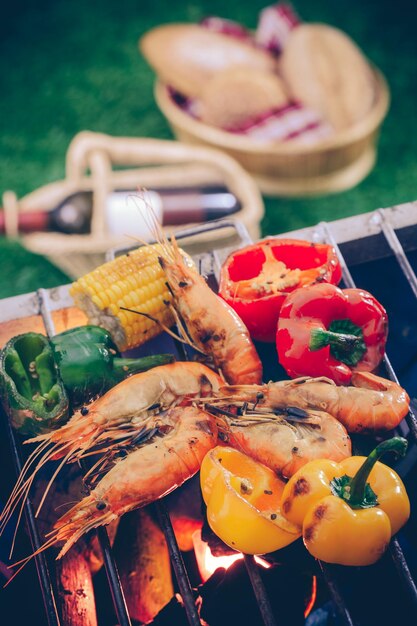 Photo vue rapprochée de la viande sur le barbecue