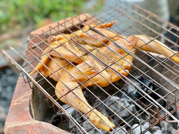 Photo vue rapprochée de la viande sur le barbecue