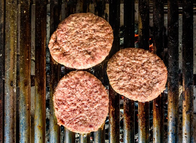 Photo vue rapprochée de la viande sur le barbecue