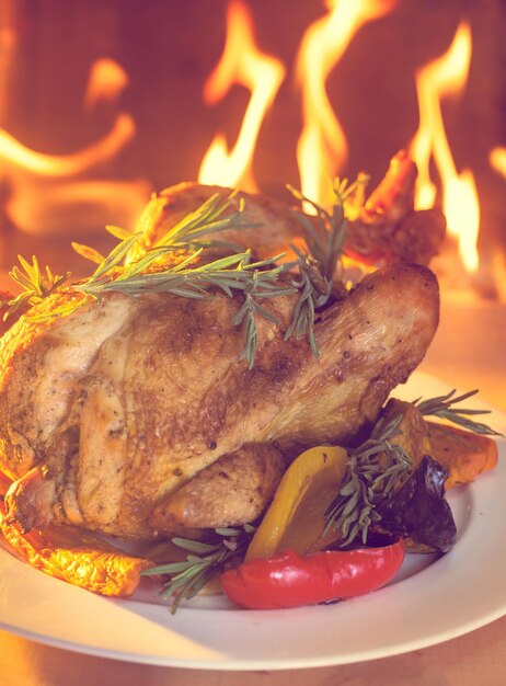 Photo vue rapprochée de la viande servie dans l'assiette