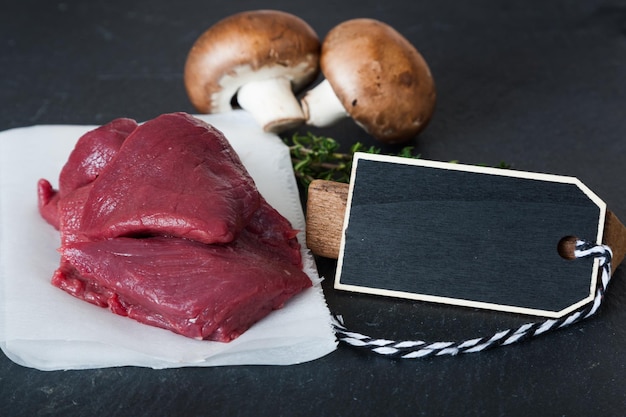 Photo vue rapprochée de la viande sur la table