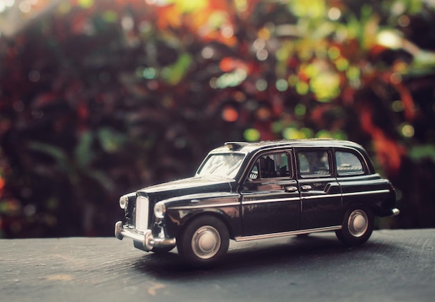 Vue rapprochée d'une voiture de jouet sur une table