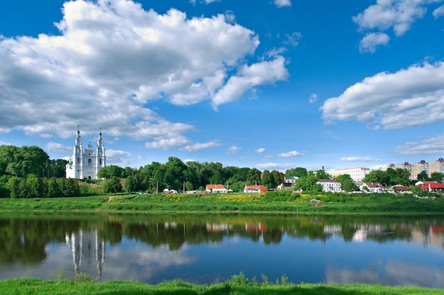 Vue sur la rivière Zapadnaya Dvina à Polotsk.Vitebsk, Biélorussie