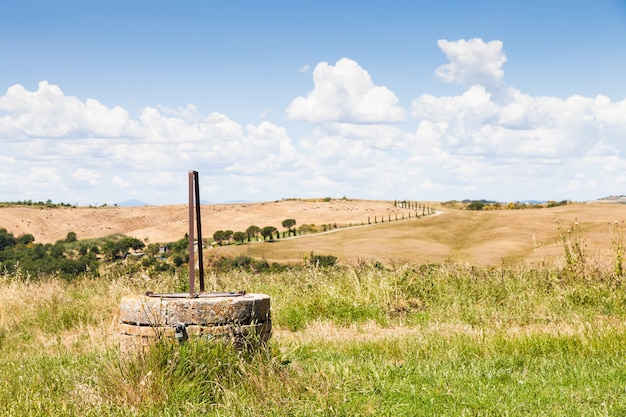 Une Vue Romantique Sur La Toscane En été, Près De San Quirico