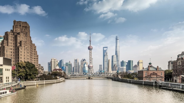 Vue sur la rue du centre financier de Shanghai Lujiazui