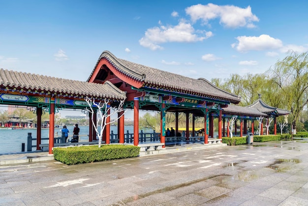 Vue sur la rue du paysage du jardin chinois de Jinan