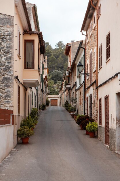 Vue d'une rue médiévale du village pittoresque de style espagnol Mancor de la Vall à Majorque ou M