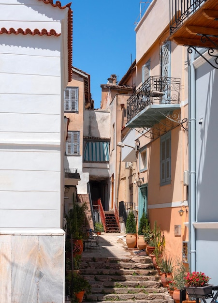 Vue des rues de la vieille ville de Nafplion dans le Péloponnèse, en Grèce