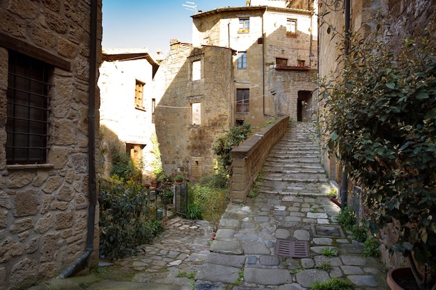 Vue sur les rues de la vieille ville de tuf célèbre de Sorano, province de Sienne. Toscane, Italie