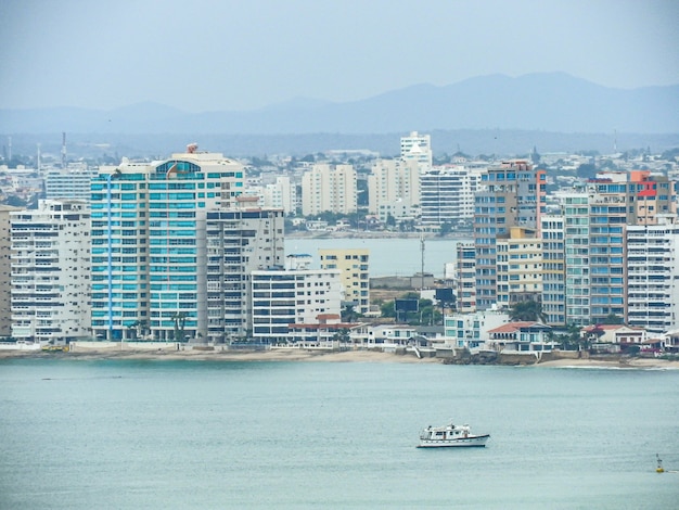 Photo une vue de salinas, equateur,