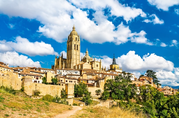 Vue de Ségovie avec la cathédrale en Espagne