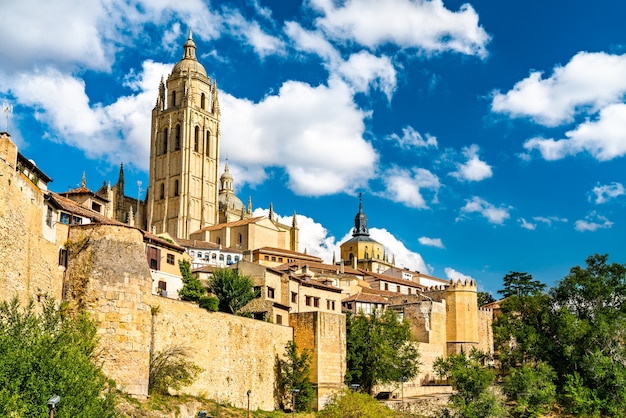 Vue de Ségovie avec la cathédrale en Espagne