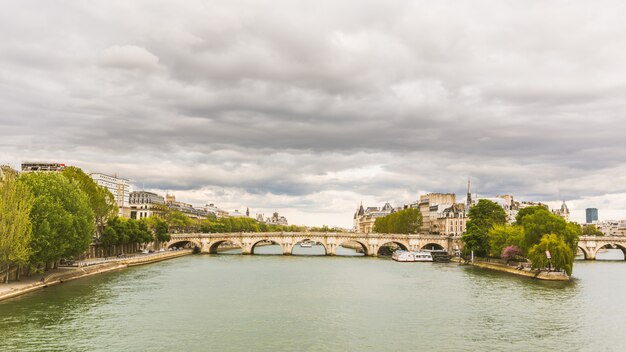 Vue de la Seine et de l&#39;Ile de la Cite à Paris