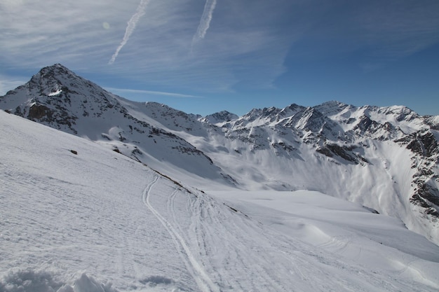 Vue sur les sommets des montagnes