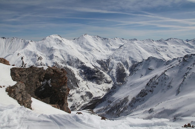 Vue sur les sommets des montagnes