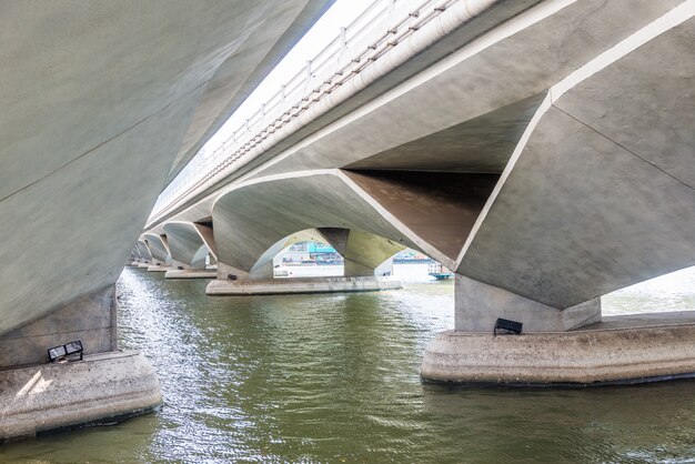 Vue sous le pont de l&#39;Esplanade, Singapour