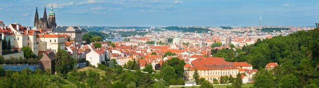 Vue de Stare Mesto (vieille ville), Prague, République tchèque. Image composite de trois coups.