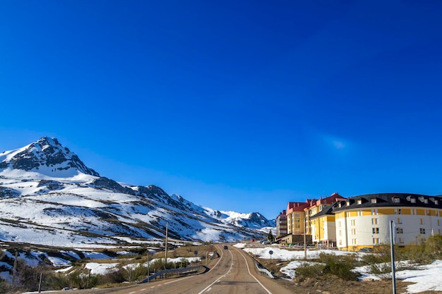 Vue de la station de ski de San Isidro sur la montagne Leon Castille et Leon Espagne