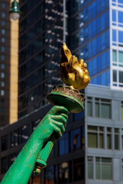 Vue de la statue de la Libertys Torch sur la liberté New York City.