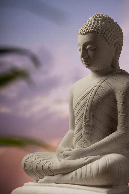 Photo vue de la statuette de bouddha pour la paix et la détente