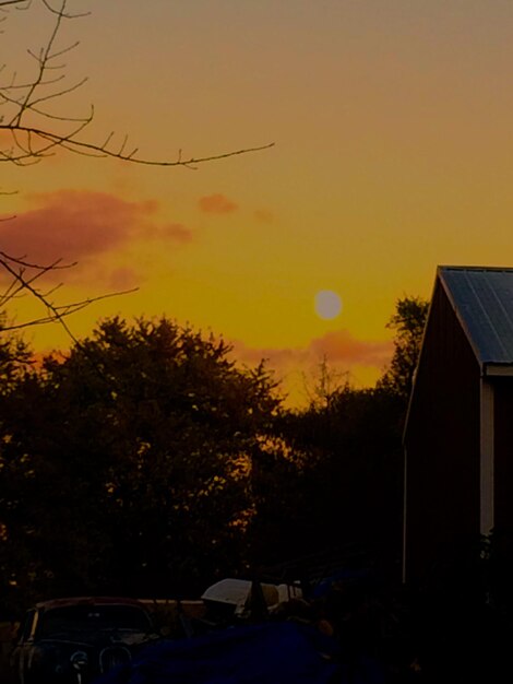 Vue de la structure construite au coucher du soleil