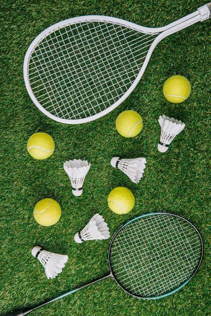 vue supérieure équipement de tennis de badminton