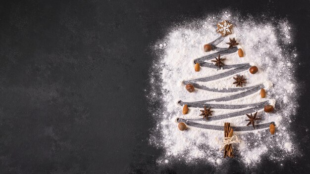 vue supérieure forme d'arbre de Noël avec de la farine espace de copie haute qualité et résolution beau concept de photo