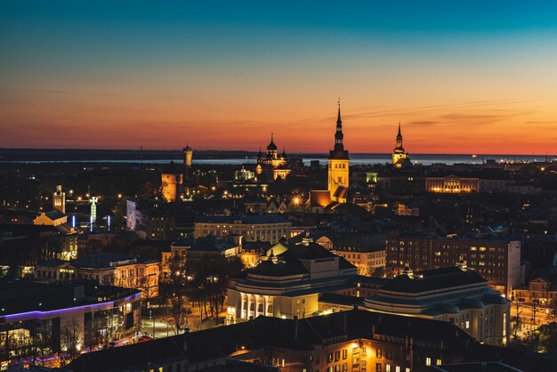 Vue de Tallinn au coucher du soleil